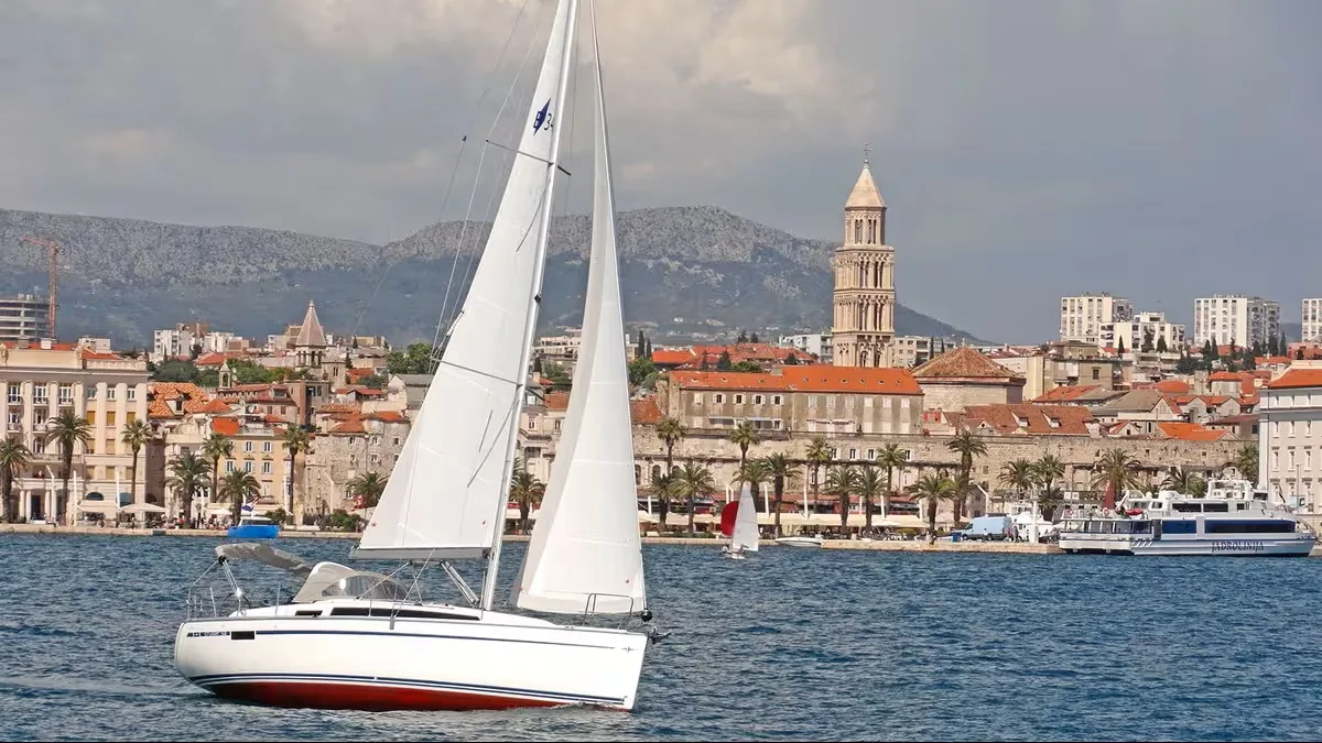 Bavaria Yachts CRUISER 34 used - photo 1