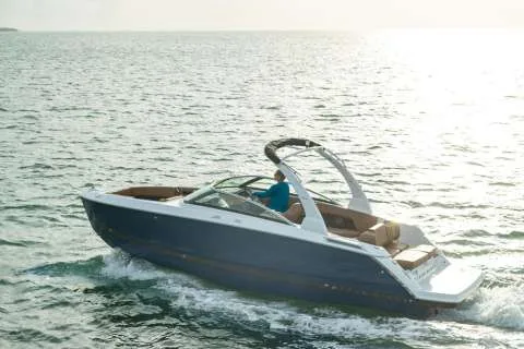 Four Winns H6 FWD Surf Edition used - photo 1