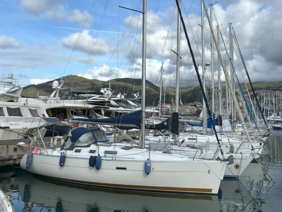 Beneteau OCEANIS 323 used - photo 1