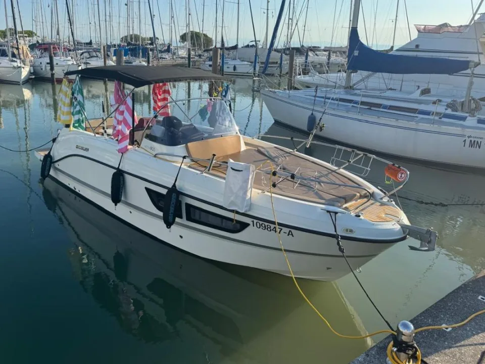 Quicksilver Activ 805 Sundeck used - photo 1