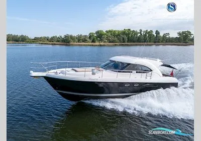 Riviera 4700 Sport Yacht used - photo 1