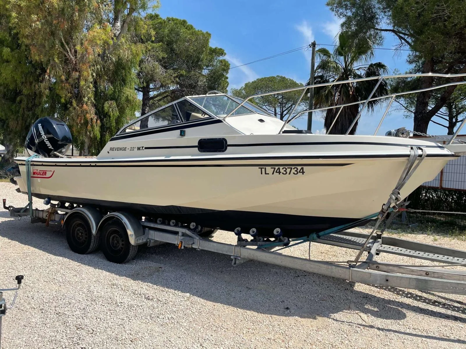 Boston Whaler 22 revenge used - photo 1
