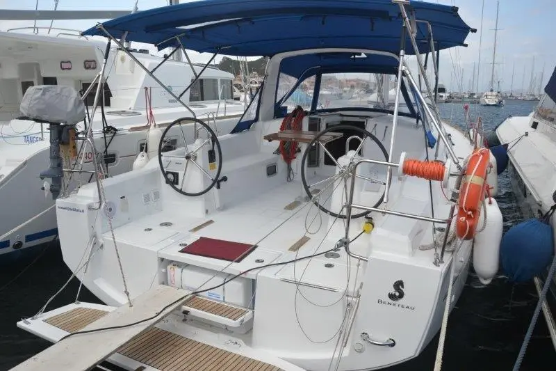 Beneteau Oceanis 38 Cannigione used - photo 1