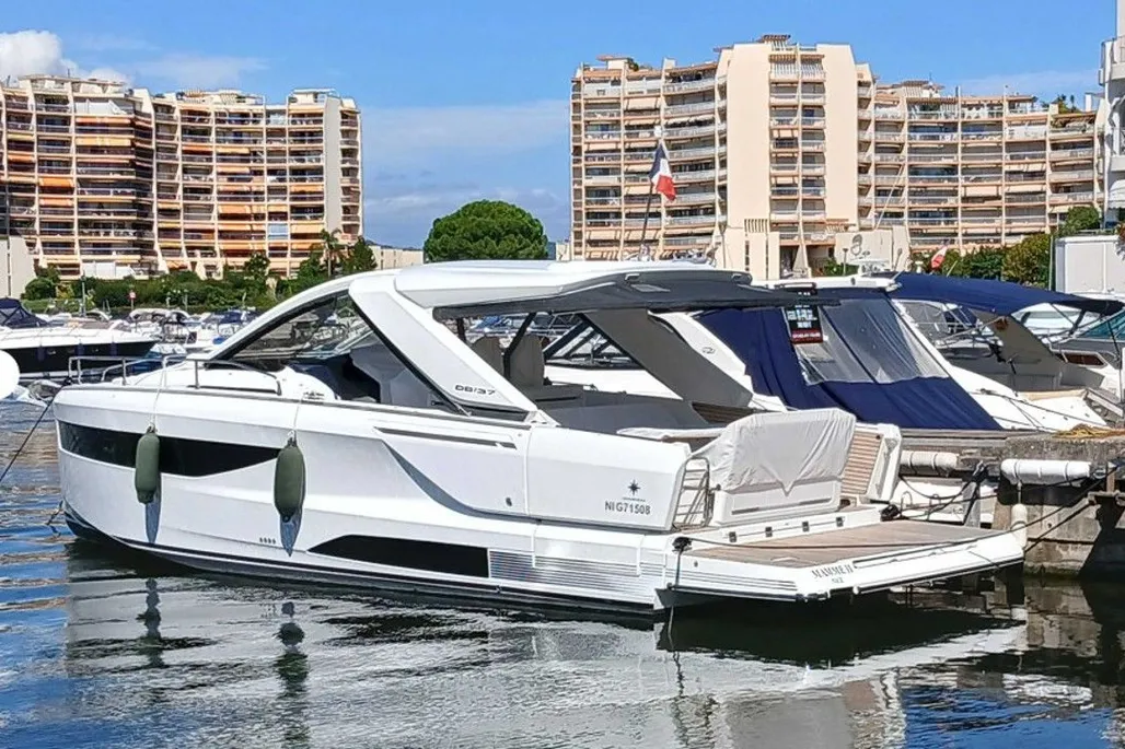Jeanneau DB 37 used - photo 1