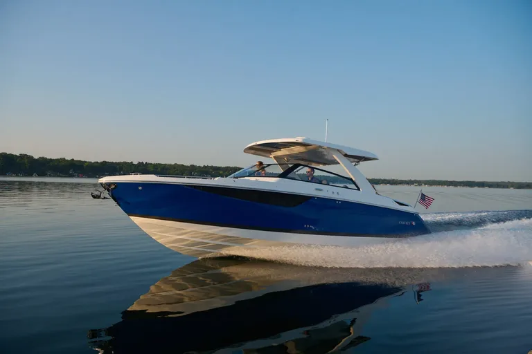 Cobalt Boats R35 Surf
