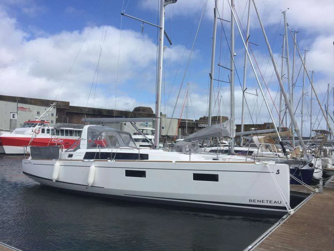 Beneteau OCEANIS 38.1 used - photo 1