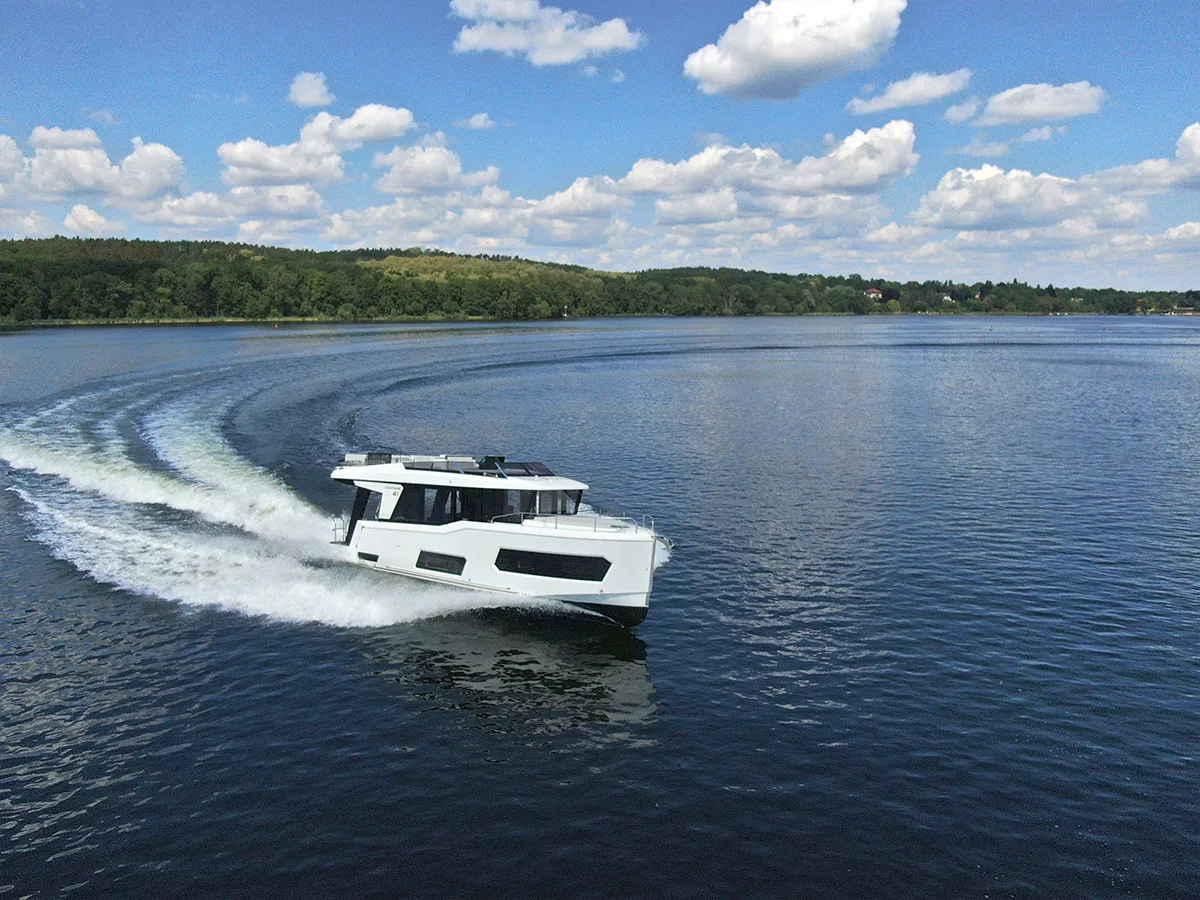 Cobra Yachts Campione 41 Fly