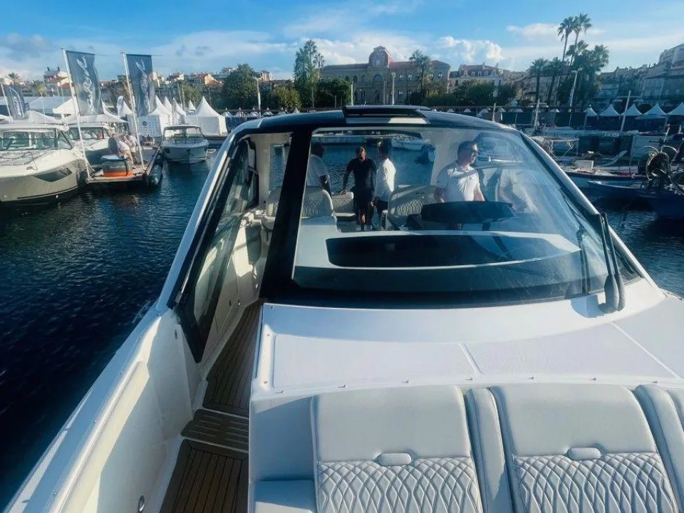 Sea Ray 370 Sundancer used - photo 1