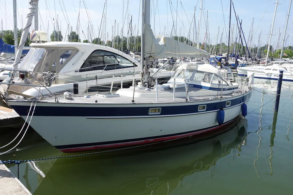 Hallberg-Rassy 352 used - photo 1