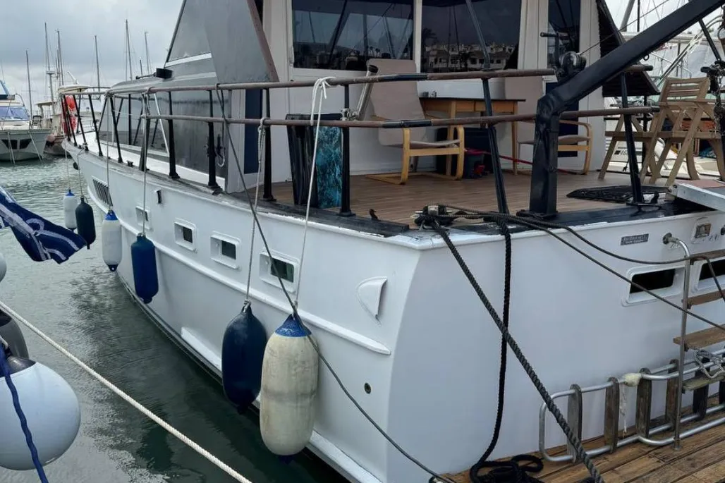 Hatteras 44 Tri Cabin used - photo 1