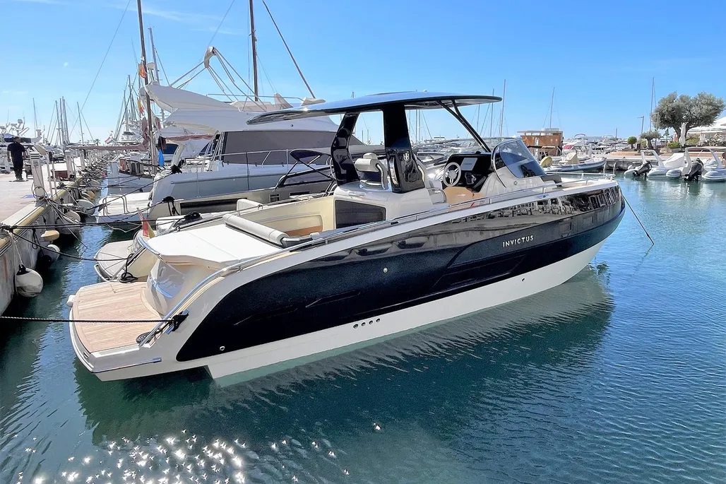Invictus 320 GT used - photo 1
