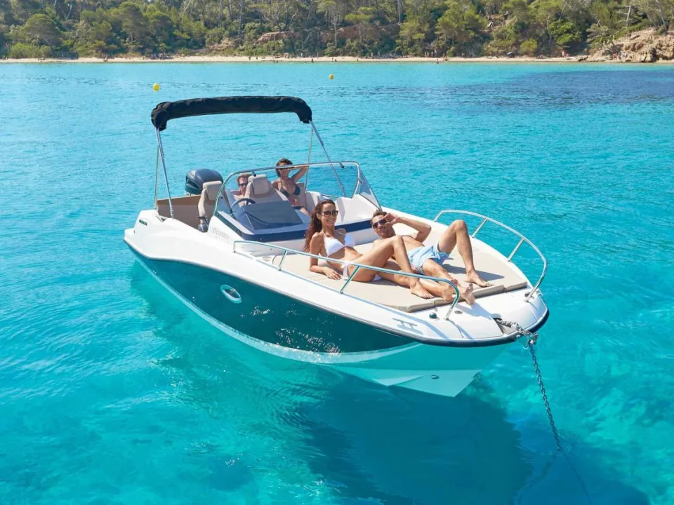 Quicksilver Activ 675 Sundeck used - photo 1