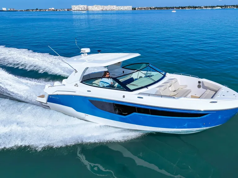 Cruisers Yachts 38 GLS OB