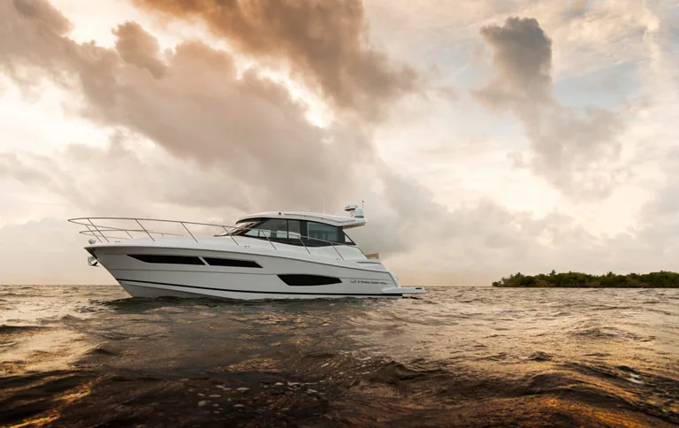 Regal Boats 38 Grande Coupé