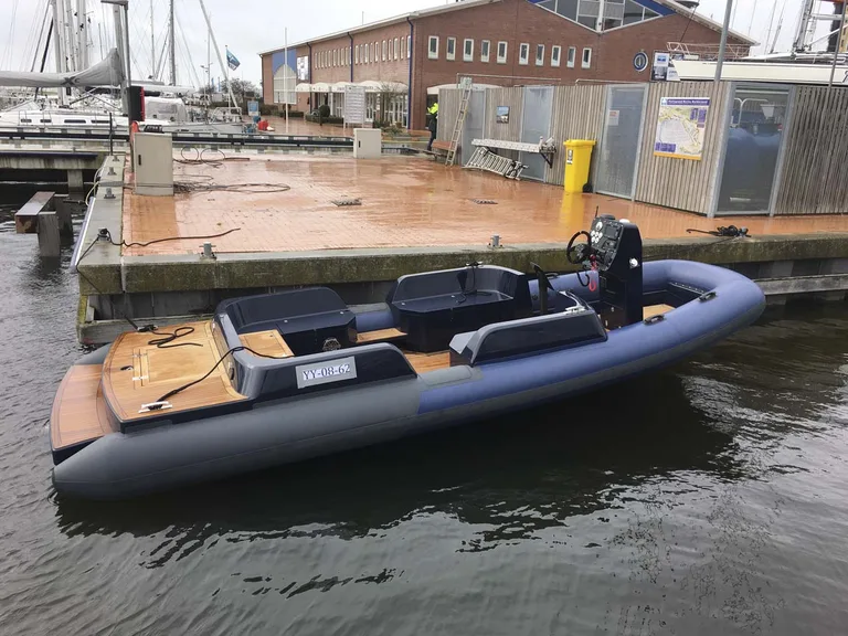 Xtenders 6.9m Peoplecarrier