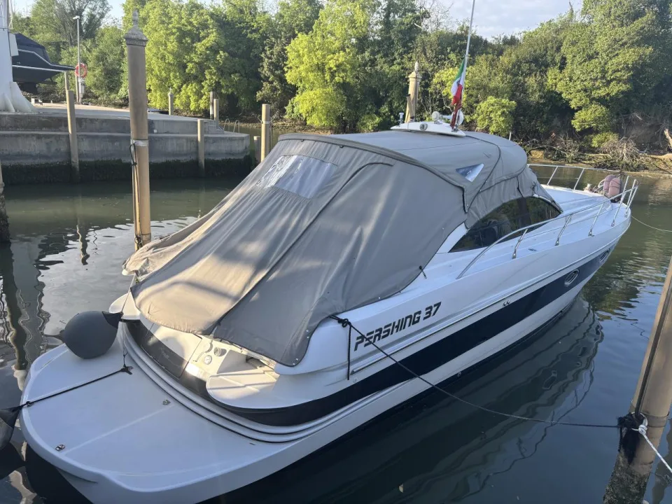 Pershing 37 used - photo 1