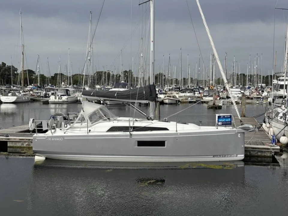 Beneteau Oceanis 30.1 used - photo 1