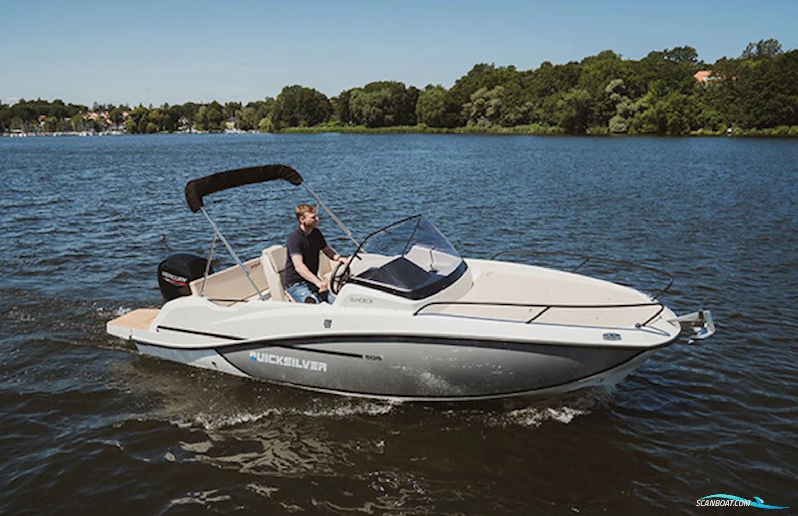Quicksilver Activ 605 Sundeck Legacy Med F150 Mercury XL 3,0L Cold Fusion White used - photo 1