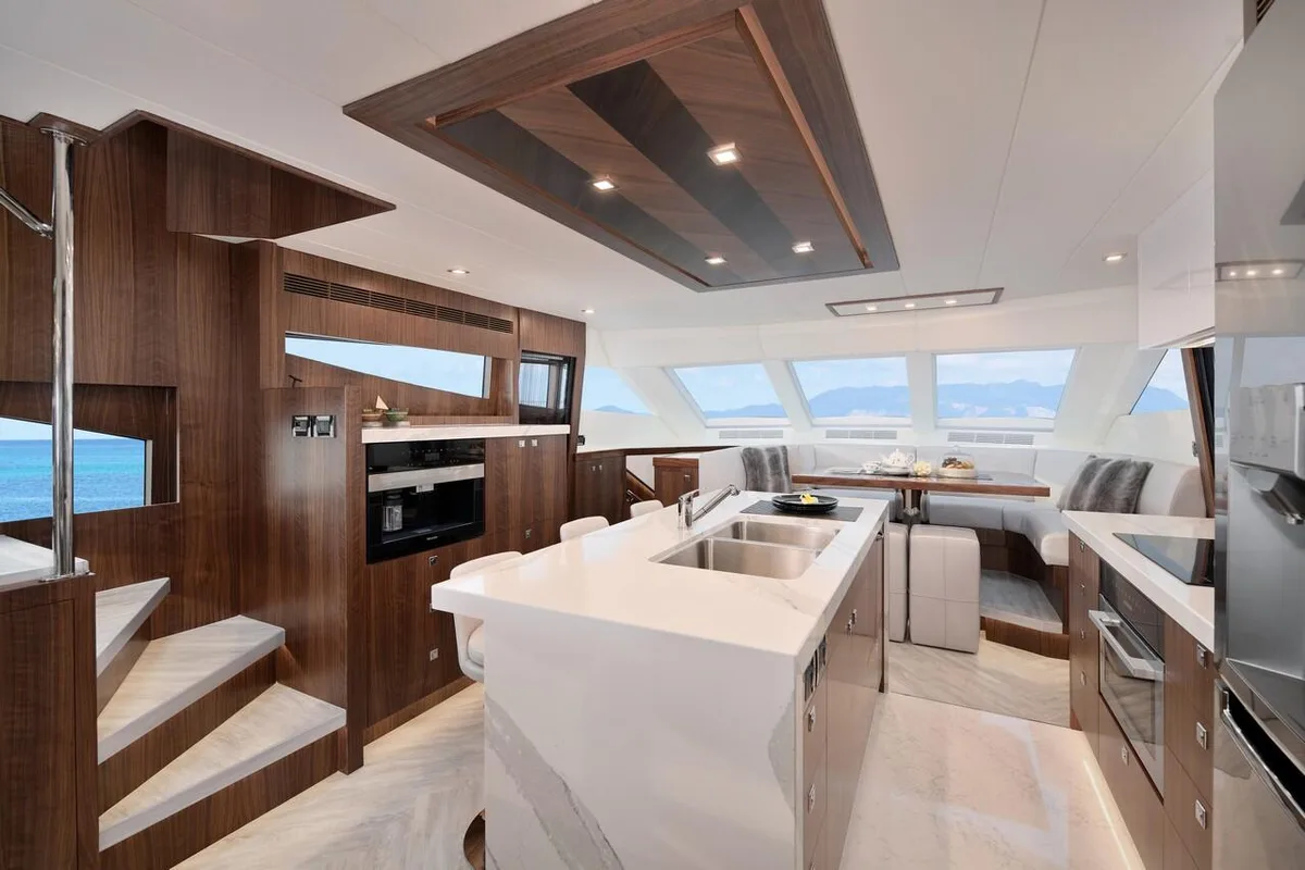 Horizon E75 Skylounge — 5
