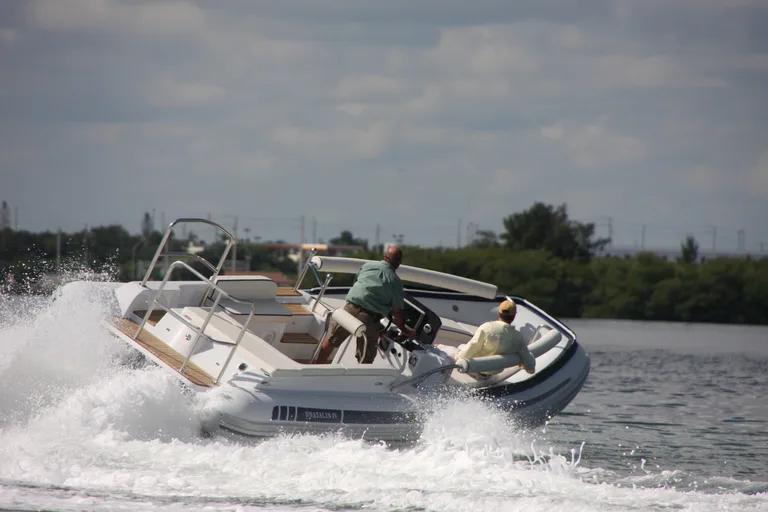 Novurania LX Series 750