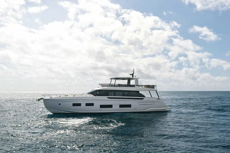 Azimut Fly 82