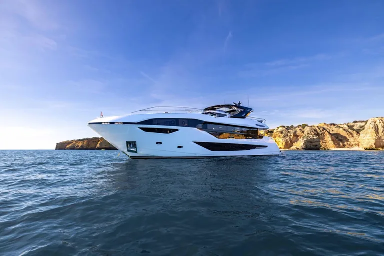 Sunseeker 100 Yacht