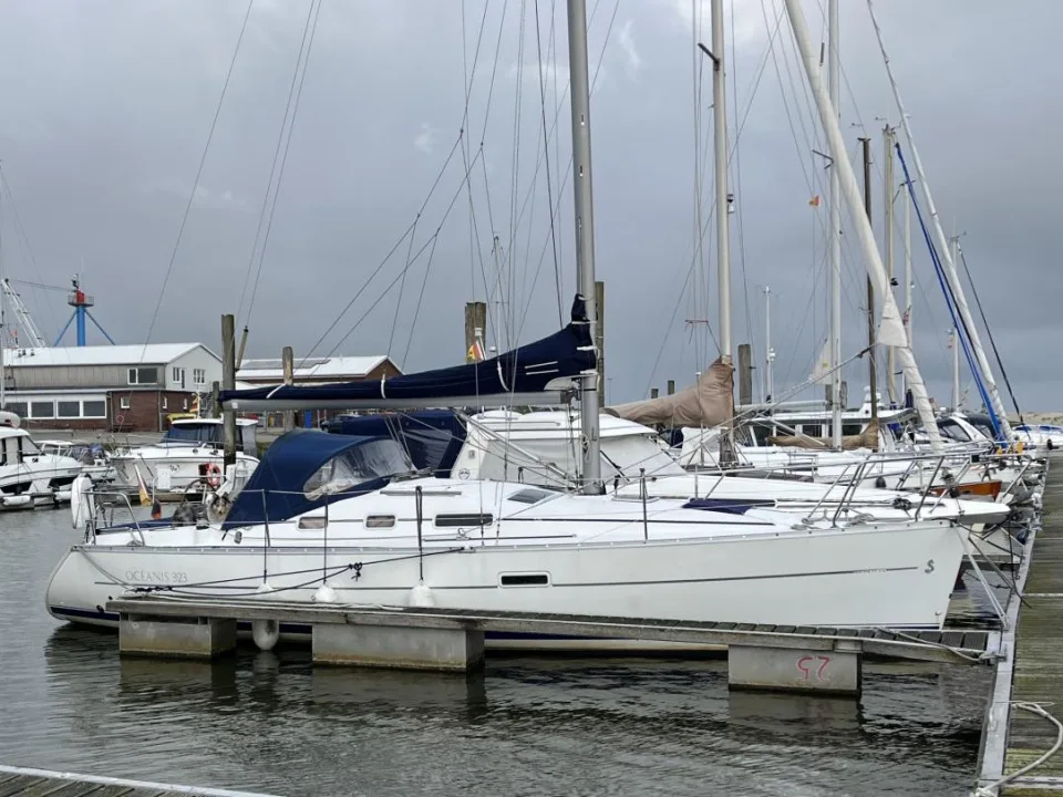 Beneteau Oceanis 323 Clipper used - photo 1