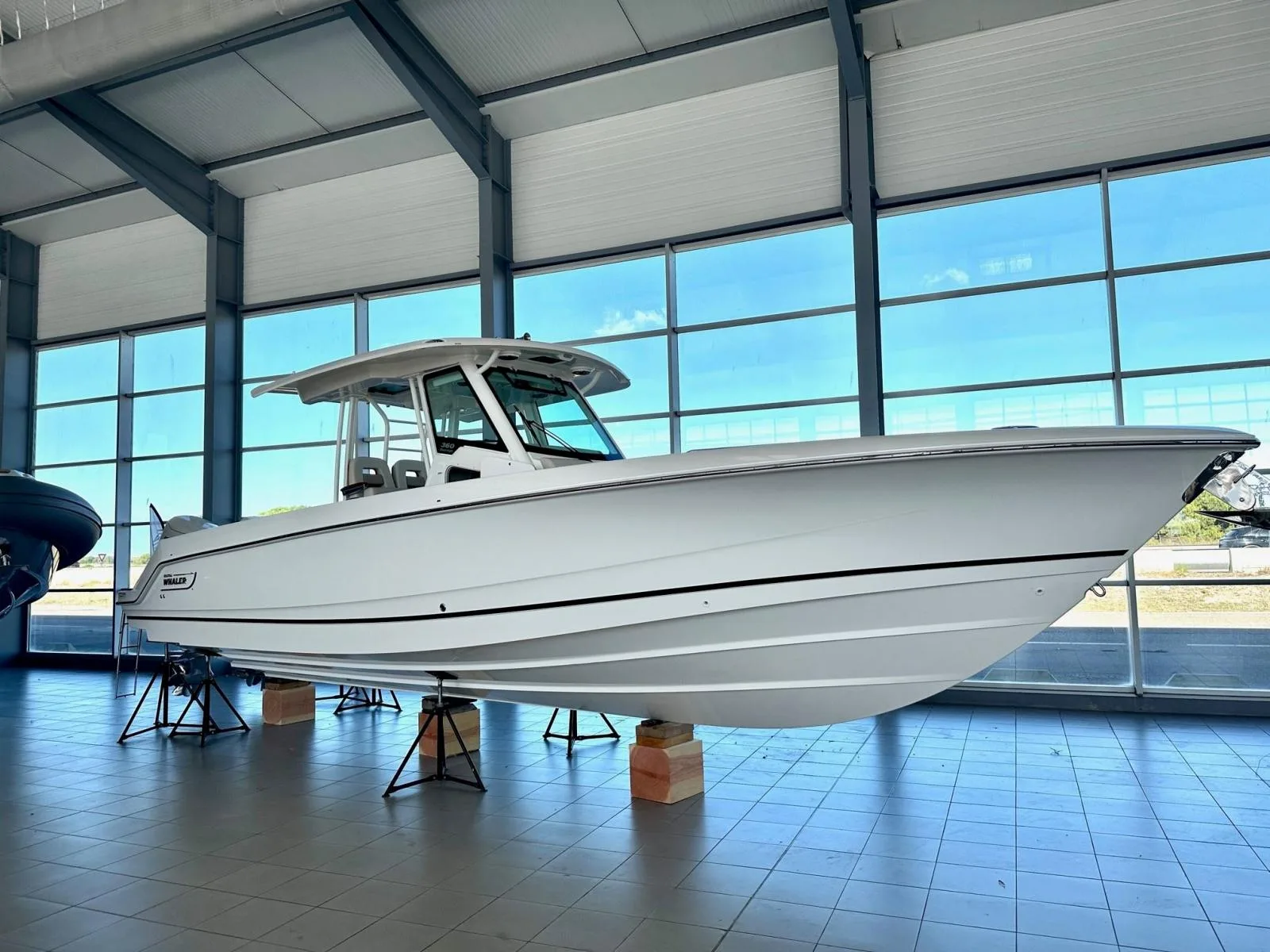 Boston Whaler 360 outrage used - photo 1