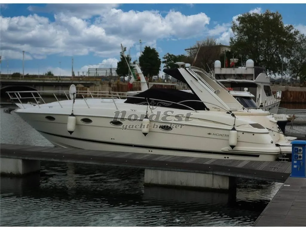 Monterey 375 Sport Yacht used - photo 1