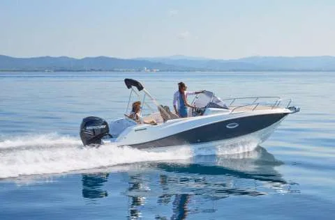 Quicksilver Activ 675 Sundeck used - photo 1