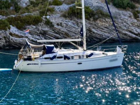Bavaria Yachts Cruiser 37 used - photo 1