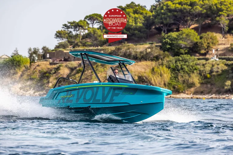 Axopar Revolve XXII