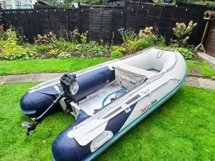 Honwave Inflatable Dinghy with trailer usato - foto 1
