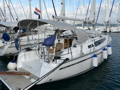 Bavaria Yachts Cruiser 33 used - photo 1