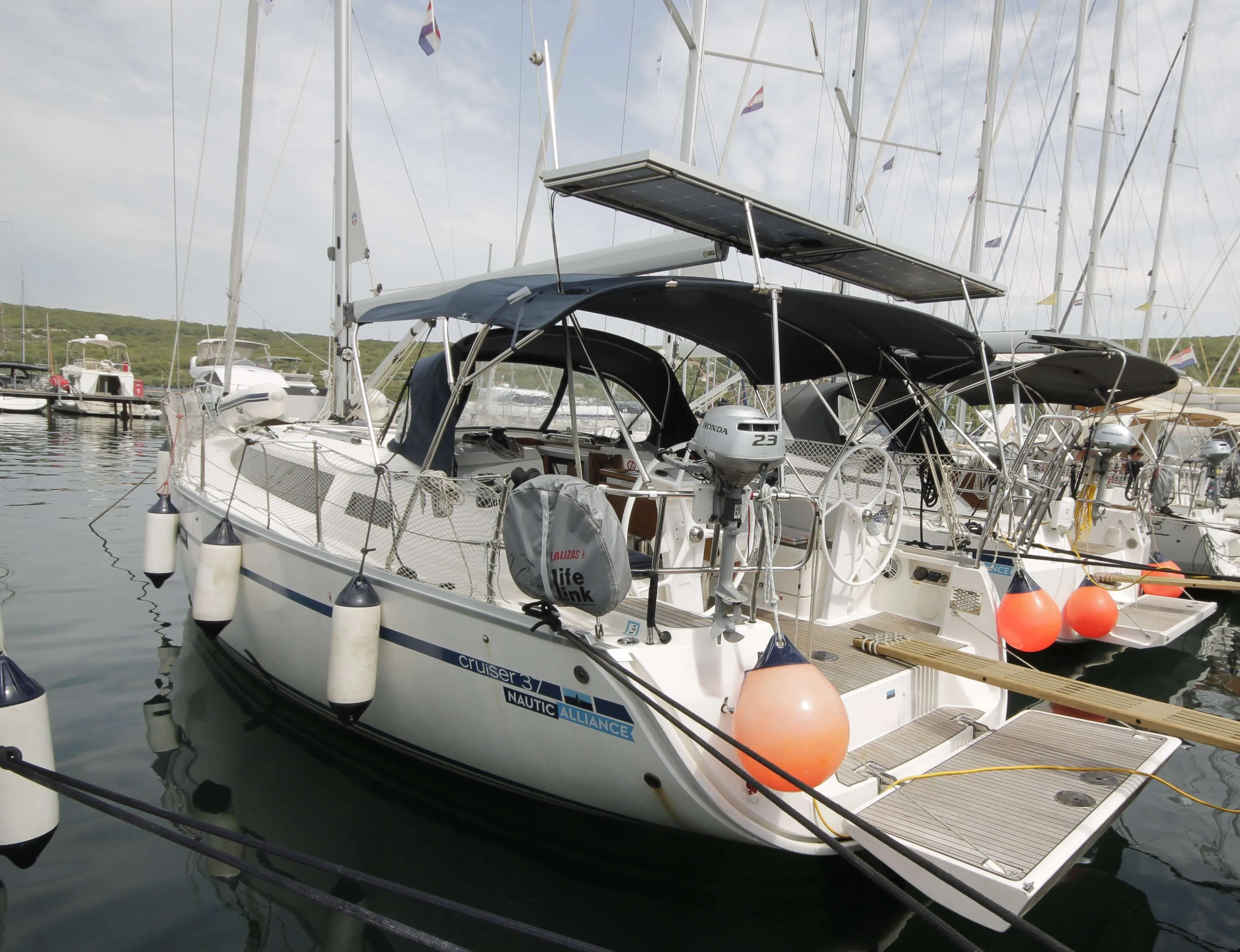 Bavaria Yachts 37 CRUISER used - photo 1