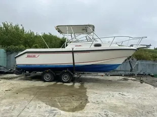 Boston Whaler 230 Conquest used - photo 1
