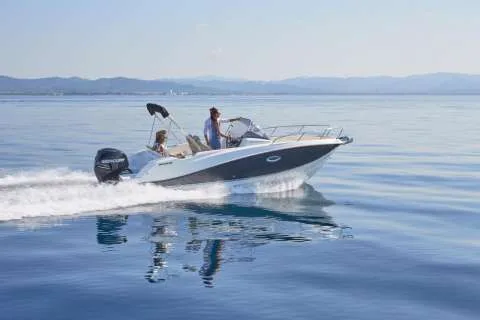Quicksilver Activ 675 Sundeck used - photo 1