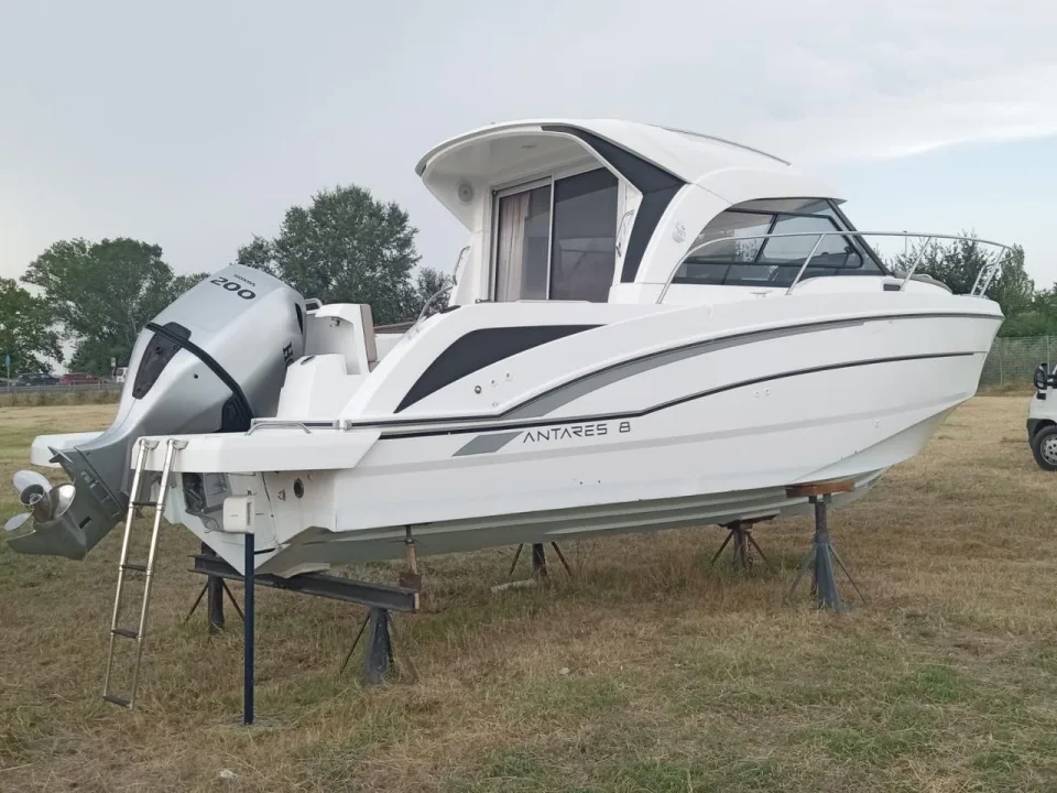 Beneteau Antares 8 usato - foto 1