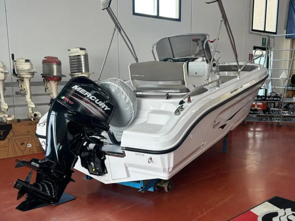 Ranieri Voyager 19S used - photo 1