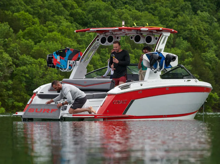Cobalt Boats R6 Surf