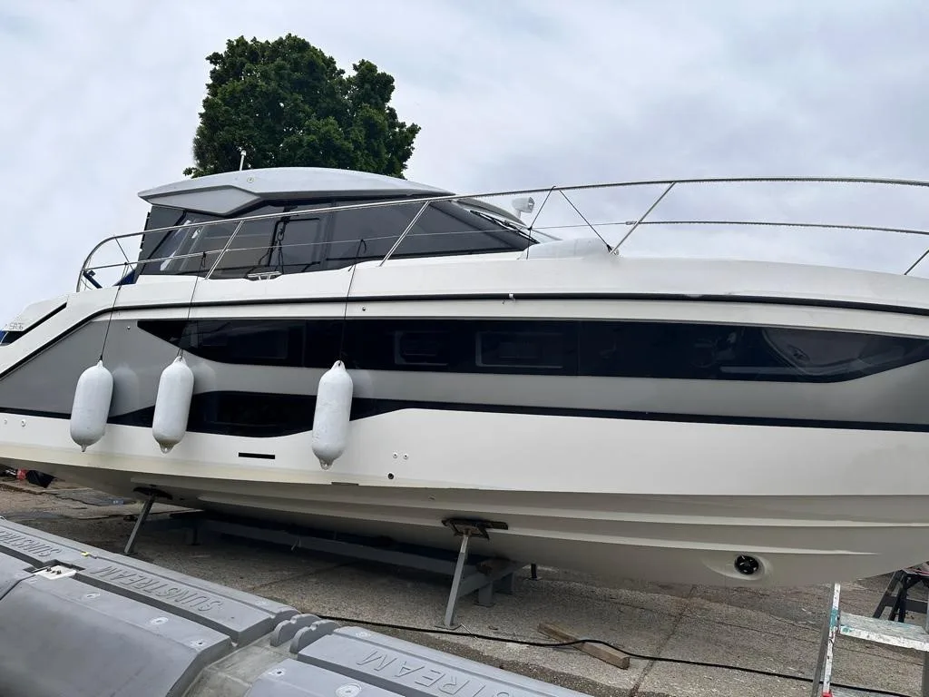 Bavaria Yachts SR 36 Hard Top gebraucht - Foto 1 Bavaria Yachts SR 36 Hard Top gebraucht - Foto 1