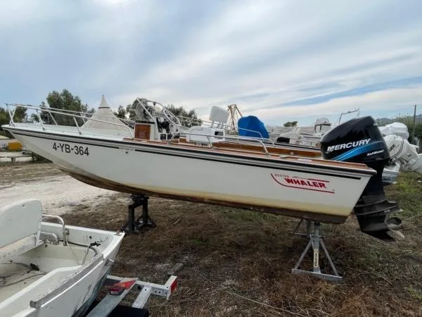 Boston Whaler 22 outrage used - photo 1