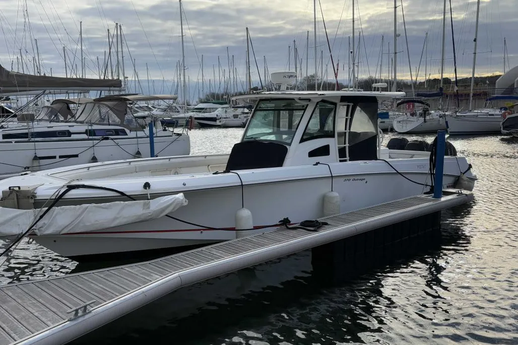 Boston Whaler 370 Outrage used - photo 1