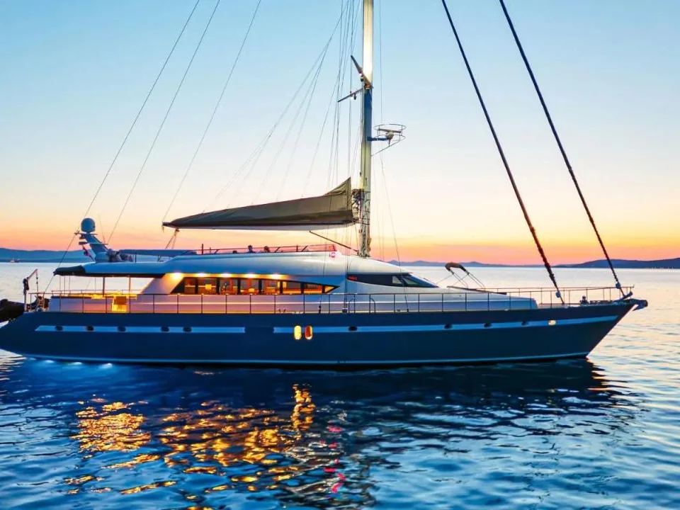 CMB Yachts 32 used - photo 1