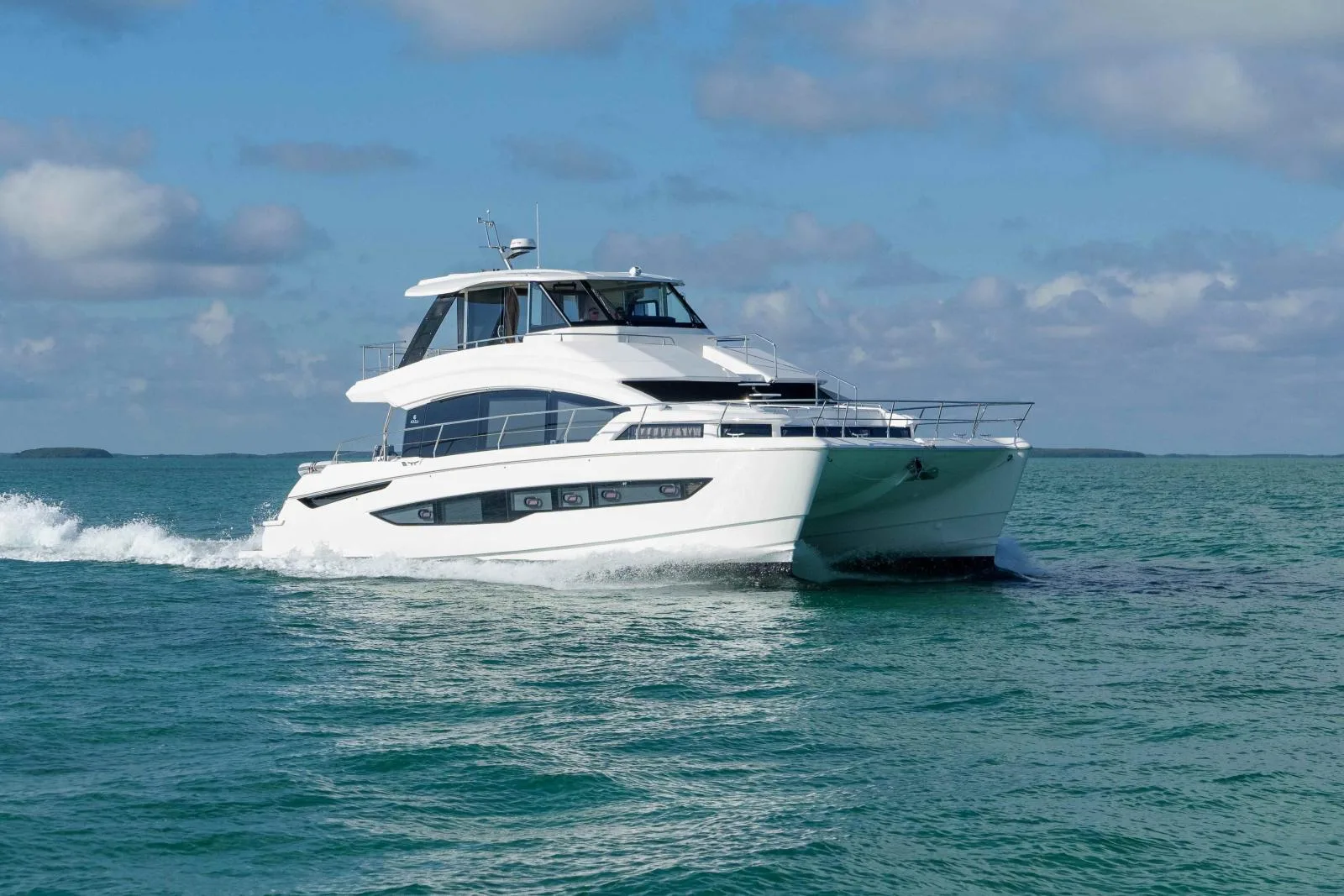 Aquila 54 yacht used - photo 1