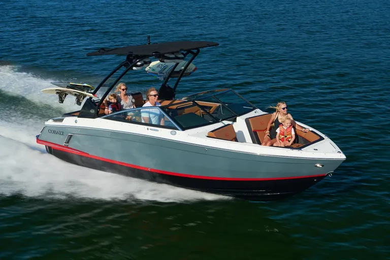 Cobalt Boats R4 Surf