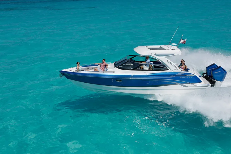 Formula Boats 330 Crossover Bowrider