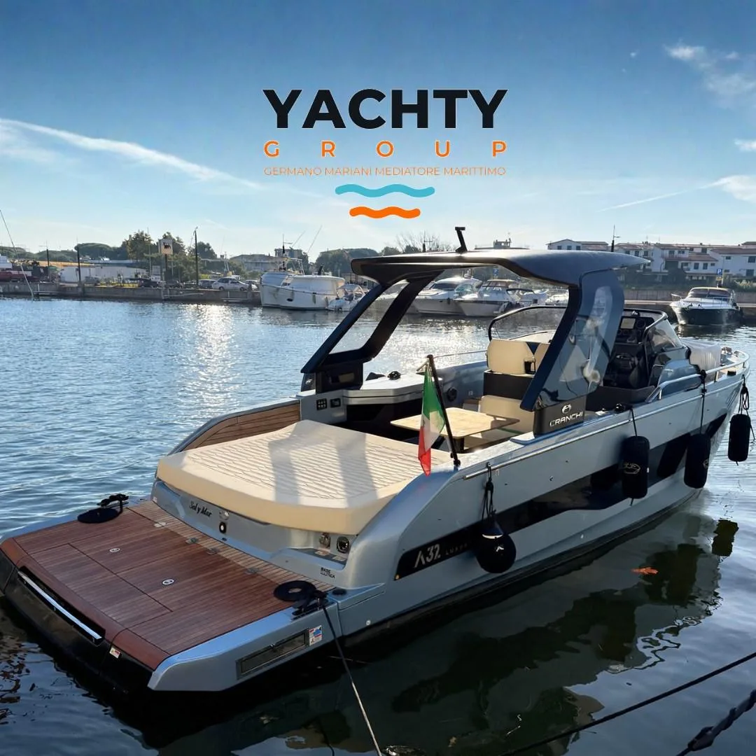 Cranchi A 32 luxury tender used - photo 1