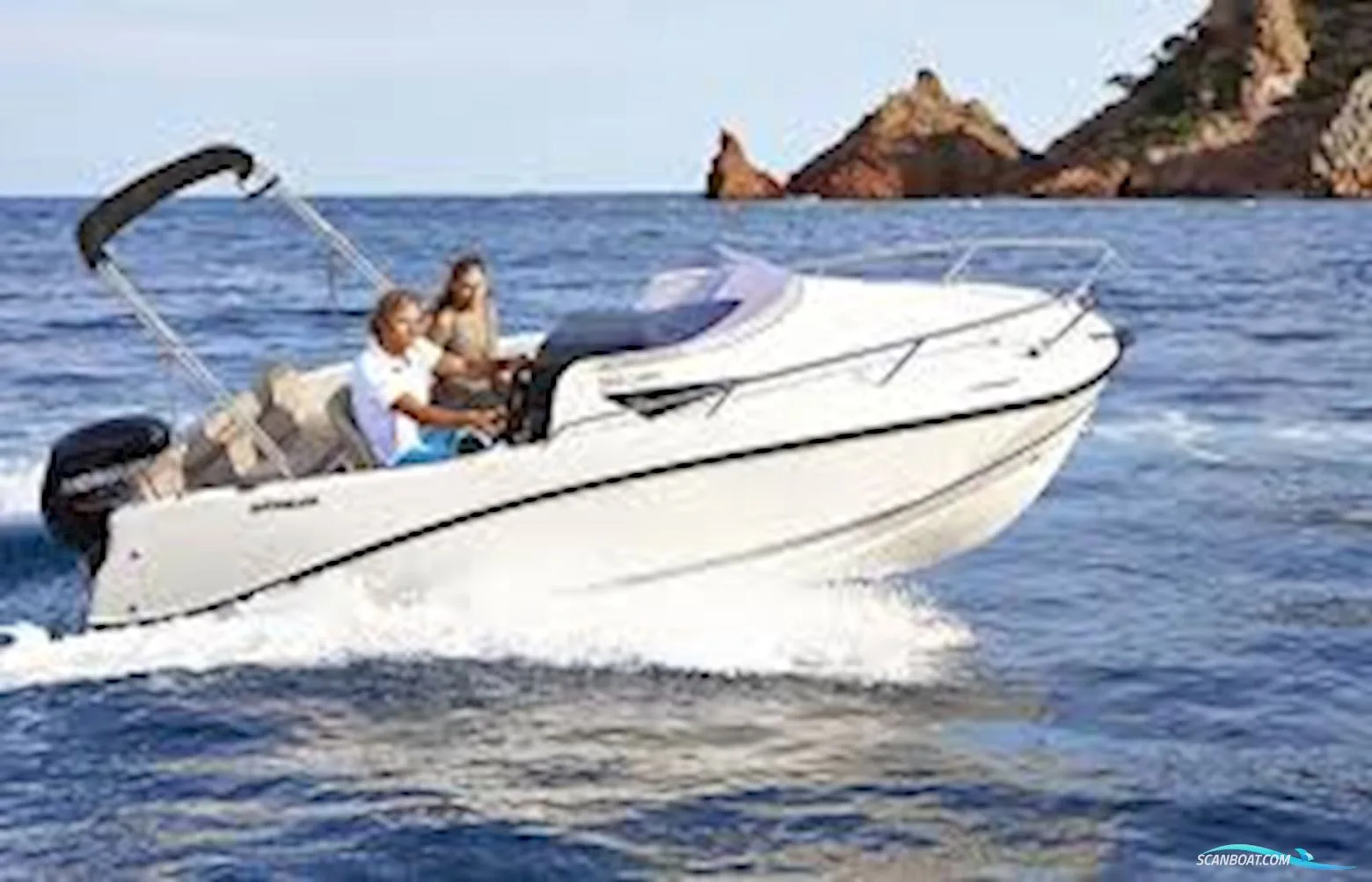 Quicksilver Activ 555 Cabin Med Mercury F100 Efi Elpt (Masser af Ekstra Udstyr) Solgt usato - foto 1