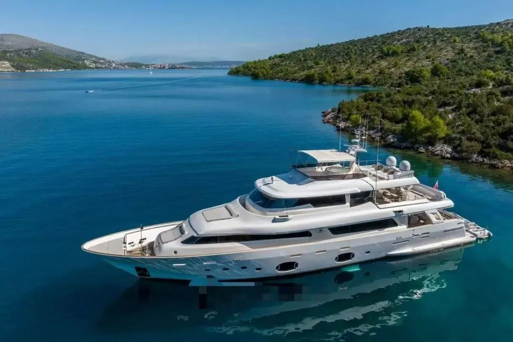Custom Line Navetta 33 used - photo 1
